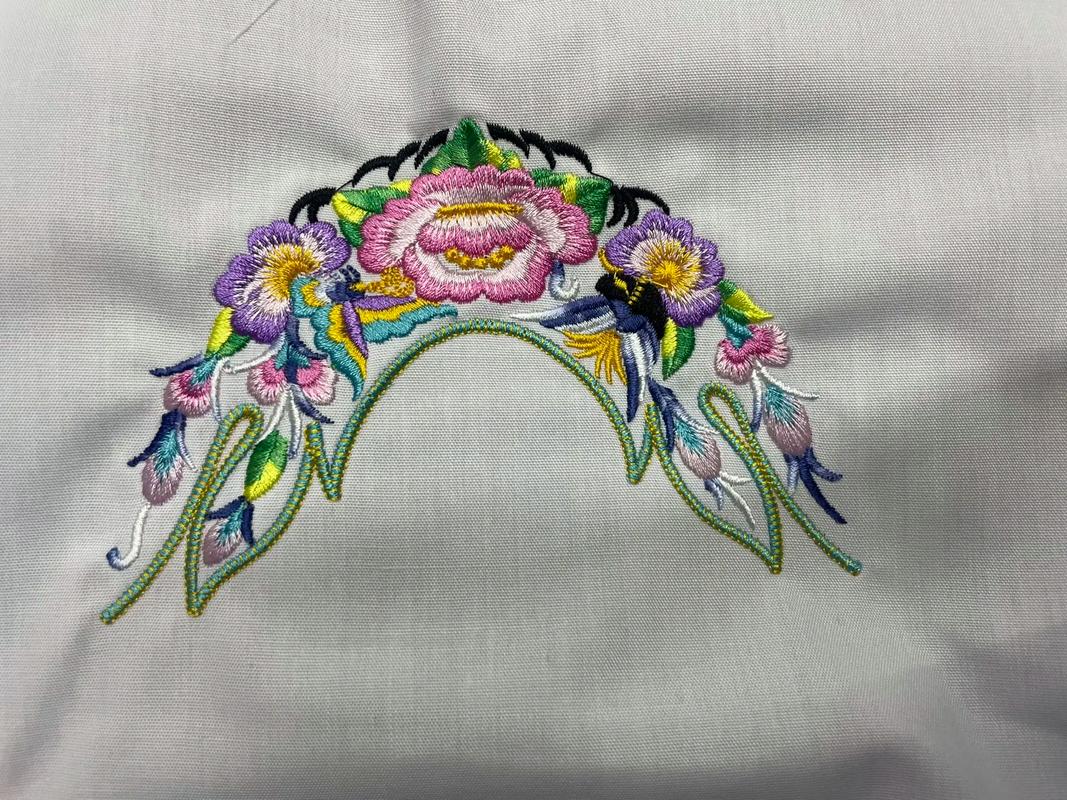 云南壯族風(fēng)情電腦繡花鞋面布 傳統(tǒng)與現(xiàn)代的完美融合